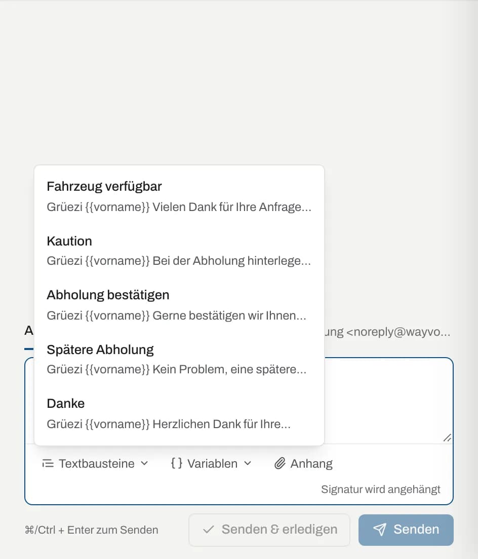 Antwortfeld unter einer E-Mail mit geöffneter Auswahl der Textbausteine