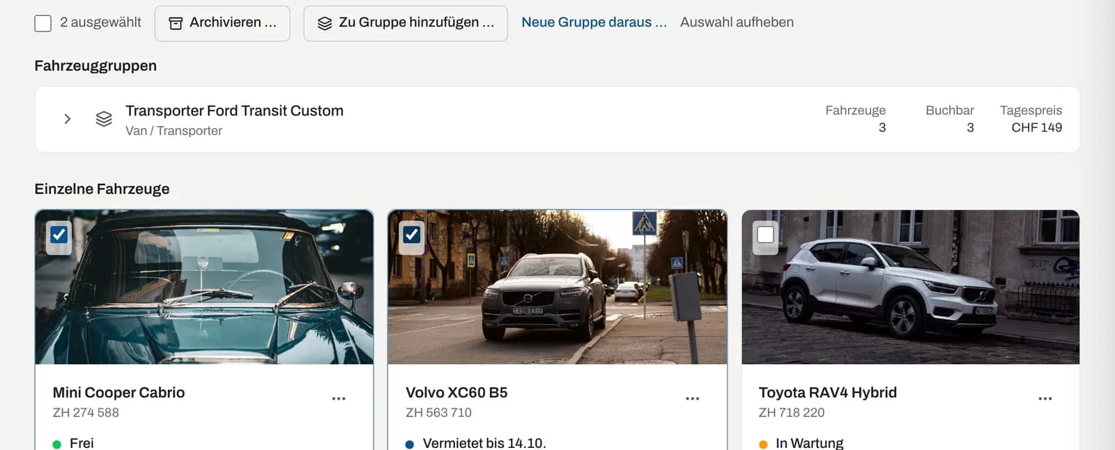 Zwei ausgewählte Fahrzeuge mit den Aktionen für die Auswahl