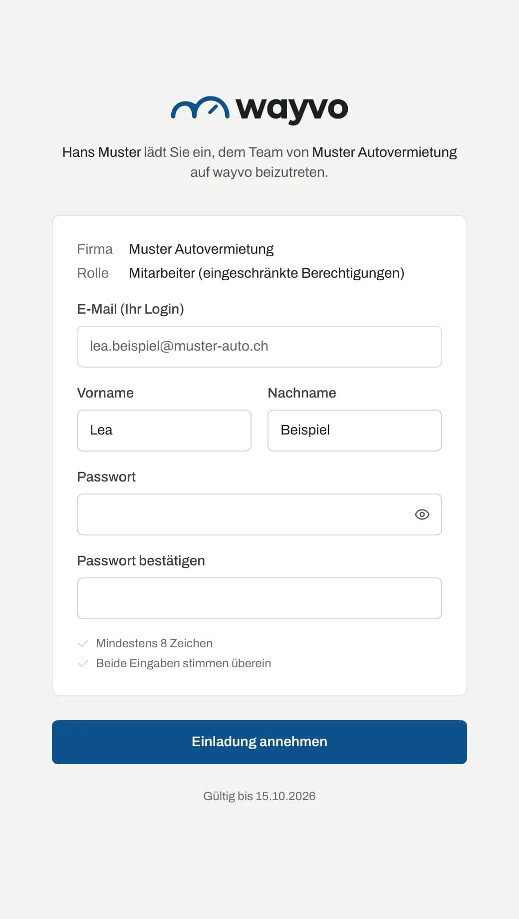 Seite zum Annehmen einer Einladung mit Firma, Rolle, Login-E-Mail und Passwortfeldern