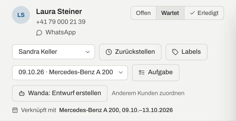 Kopf einer Konversation mit Status, Zuständigkeit, Zurückstellen, Labels, Buchung und Aufgabe