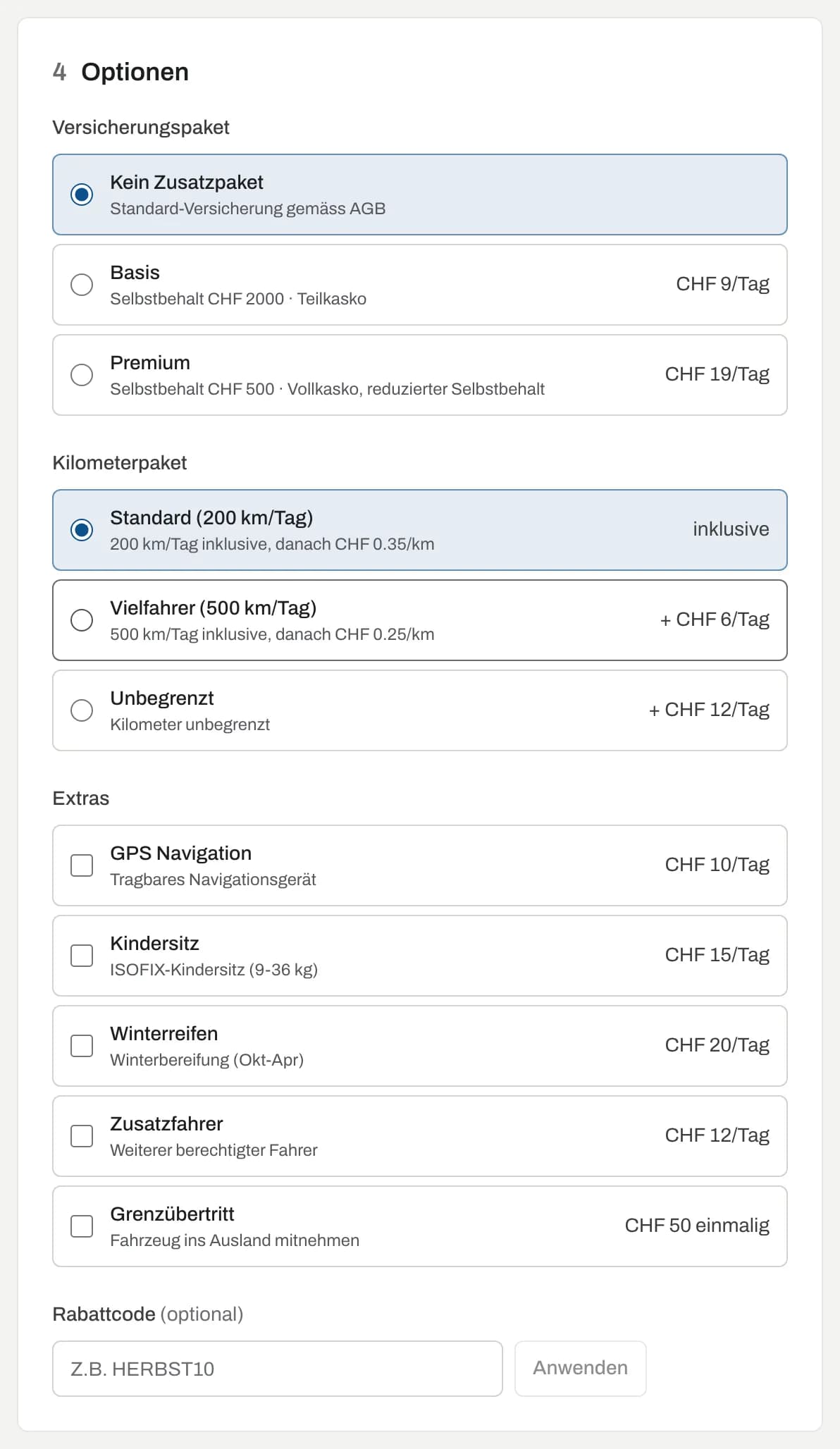 Optionen: Versicherung, Kilometer, Extras und Rabattcode